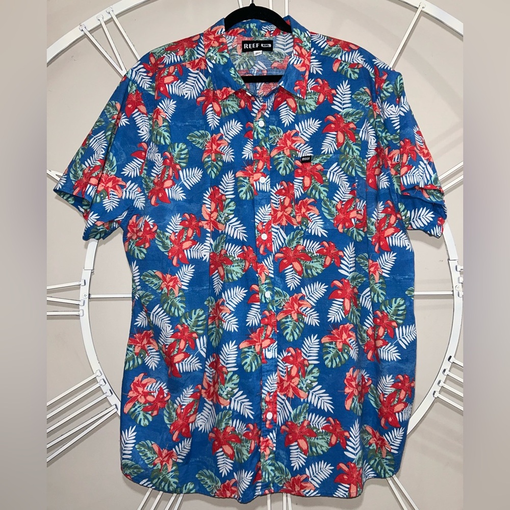 REEF Men's Blue Tropical Hibiscus 100% Cotton Button-Up Shirt